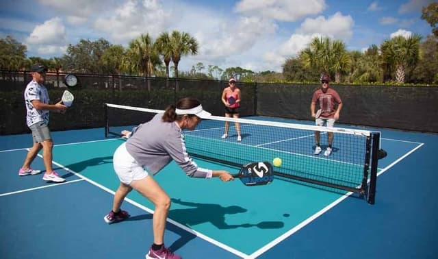 how to play pickleball