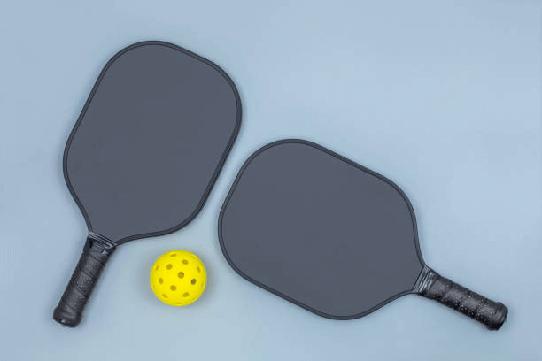 Carbon Fiber vs Graphite vs Fiberglass Pickleball Paddle 