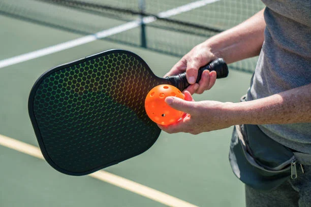 clean pickleball paddle