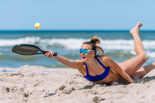 how to play beach tennis 